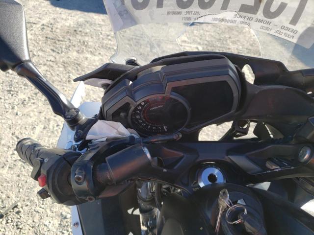 JKAEXEJ19HDA00571 - 2017 KAWASAKI EX650 J თეთრი ფოტო 8