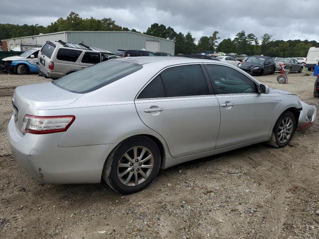 4T1BB3EK4BU138002 - 2011 TOYOTA CAMRY HYBRID SILVER photo 3