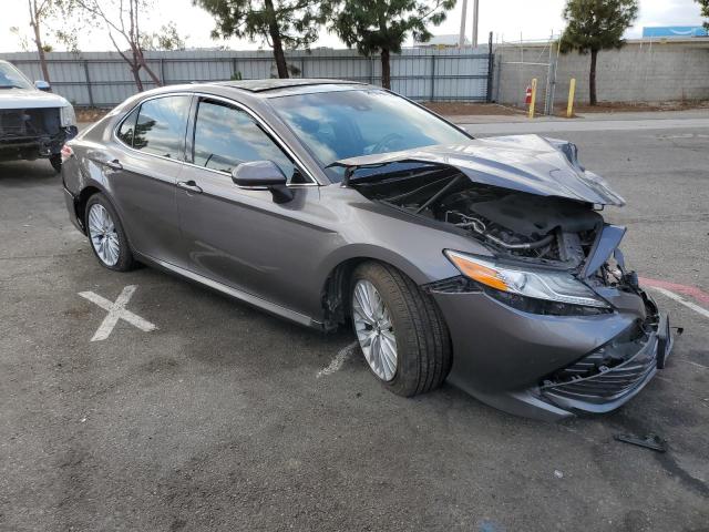 4T1BZ1HK3JU002678 - 2018 TOYOTA CAMRY XSE GRAY photo 4