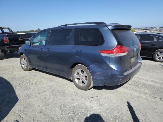 5TDKK3DC3DS361587 - 2013 TOYOTA SIENNA LE BLUE photo 2