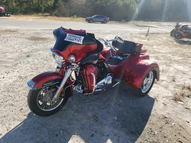 1HD1MAM15CB852787 - 2012 HARLEY-DAVIDSON FLHTCUTG TRI GLIDE ULTRA CLASSIC RED photo 2