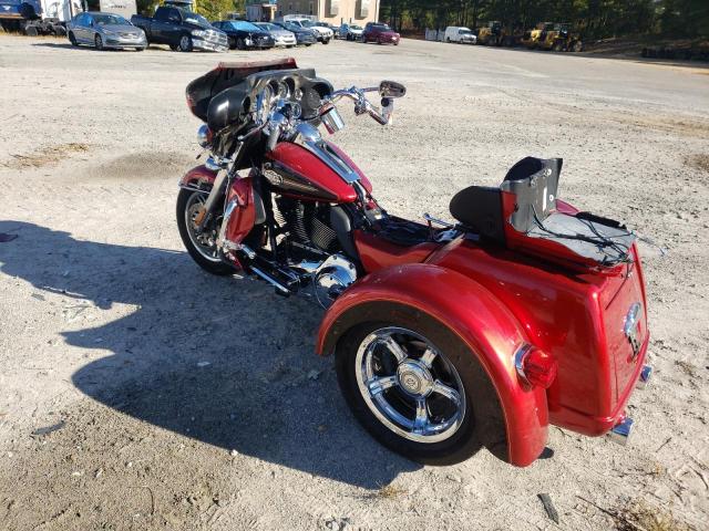 1HD1MAM15CB852787 - 2012 HARLEY-DAVIDSON FLHTCUTG TRI GLIDE ULTRA CLASSIC RED photo 3