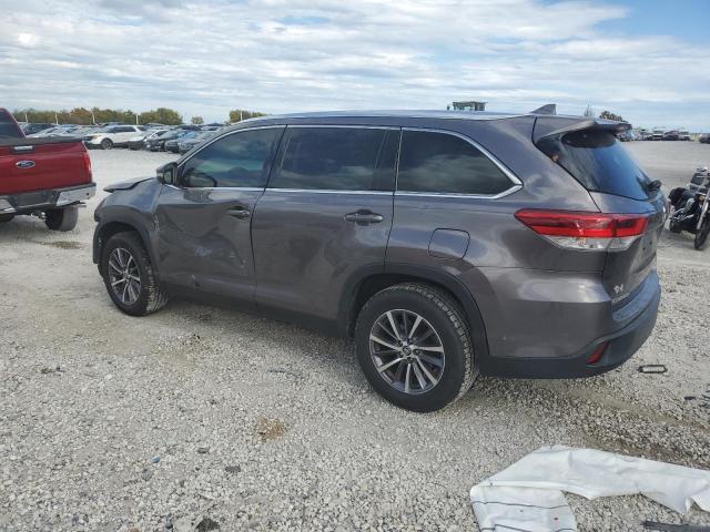 5TDKZRFH0KS560231 - 2019 TOYOTA HIGHLANDER SE GRAY photo 2