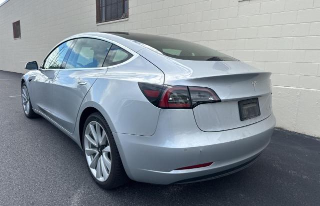 5YJ3E1EB8JF121473 - 2018 TESLA MODEL 3 SILVER photo 3