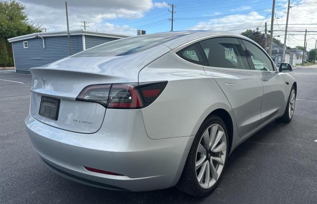 5YJ3E1EB8JF121473 - 2018 TESLA MODEL 3 SILVER photo 4