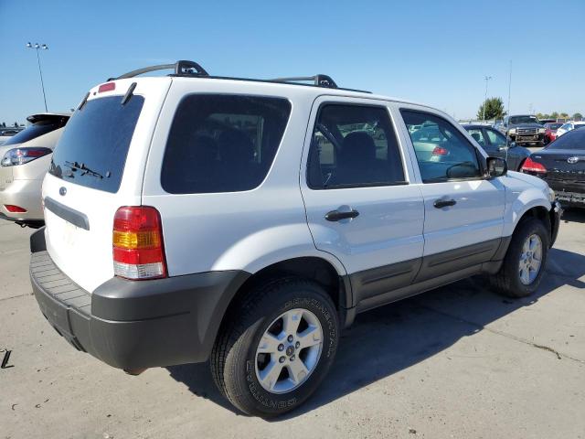 1FMYU93125KA06115 - 2005 FORD ESCAPE XLT WHITE photo 3