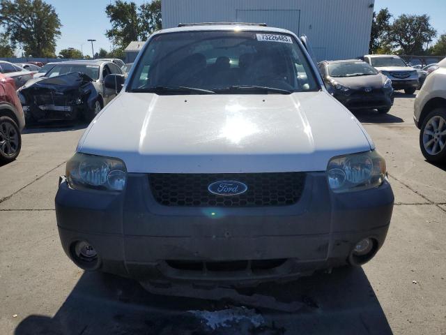 1FMYU93125KA06115 - 2005 FORD ESCAPE XLT WHITE photo 5