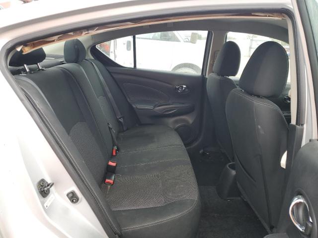 3N1CN7AP6JL867946 - 2018 NISSAN VERSA S SILVER photo 10