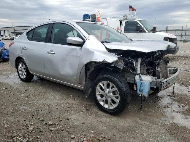 3N1CN7AP6JL867946 - 2018 NISSAN VERSA S SILVER photo 4