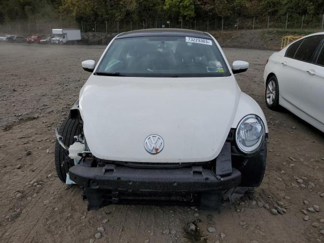 3VWJP7AT3DM604630 - 2013 VOLKSWAGEN BEETLE WHITE photo 5