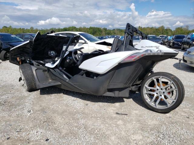 57XAAPHD4N8148931 - 2022 POLARIS SLINGSHOT SL WHITE photo 3