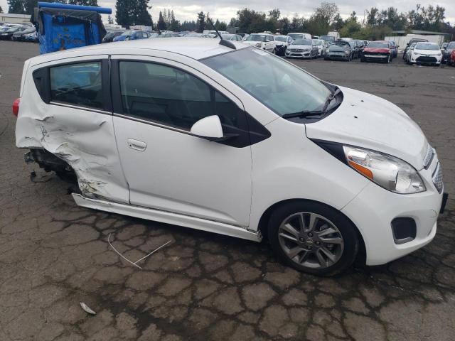 KL8CL6S09GC614437 - 2016 CHEVROLET SPARK EV 2LT WHITE photo 4