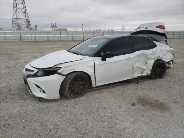 4T1KZ1AK6NU062082 - 2022 TOYOTA CAMRY TRD WHITE photo 1