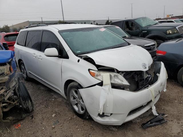 5TDKK3DC3DS316309 - 2013 TOYOTA SIENNA LE WHITE photo 4