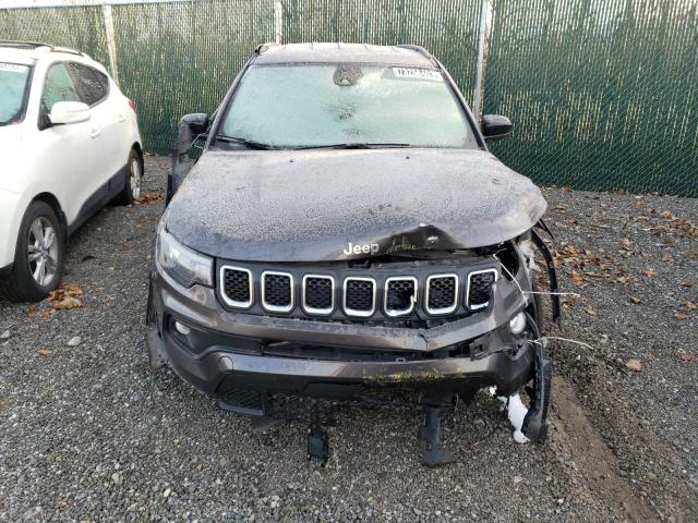 3C4NJDBN4PT540354 - 2023 JEEP COMPASS LATITUDE GRAY photo 5