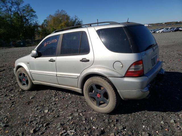 4JGAB74E71A227416 - 2001 MERCEDES-BENZ ML 55 SILVER photo 2