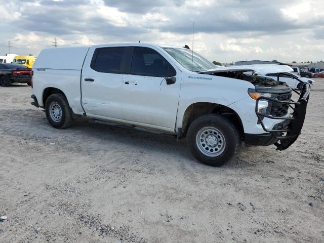 1GCPDAEK3PZ296639 - 2023 CHEVROLET SILVERADO K1500 WHITE photo 4