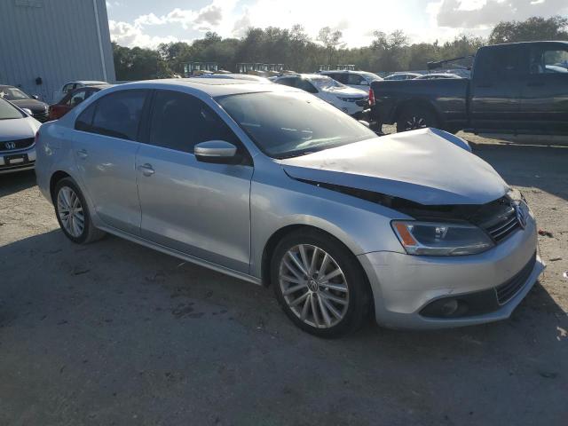 3VWLX7AJ3BM359719 - 2011 VOLKSWAGEN JETTA SEL SILVER photo 4