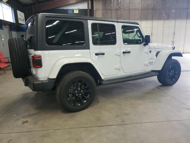 1C4JJXP66NW182859 - 2022 JEEP WRANGLER U SAHARA 4XE WHITE photo 3