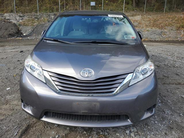 5TDKZ3DC2HS895570 - 2017 TOYOTA SIENNA LE GRAY photo 5