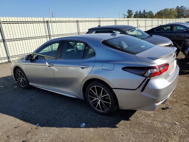 4T1G11AK4PU801725 - 2023 TOYOTA CAMRY SE NIGHT SHADE SILVER photo 2