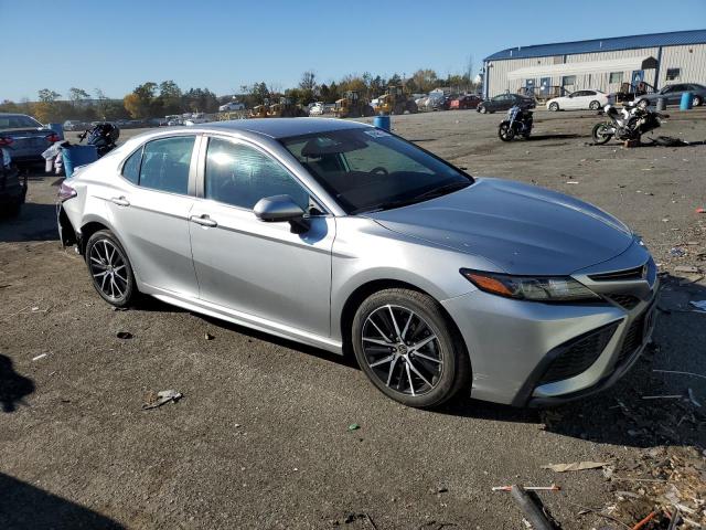 4T1G11AK4PU801725 - 2023 TOYOTA CAMRY SE NIGHT SHADE SILVER photo 4