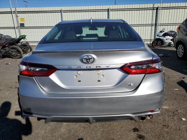 4T1G11AK4PU801725 - 2023 TOYOTA CAMRY SE NIGHT SHADE SILVER photo 6