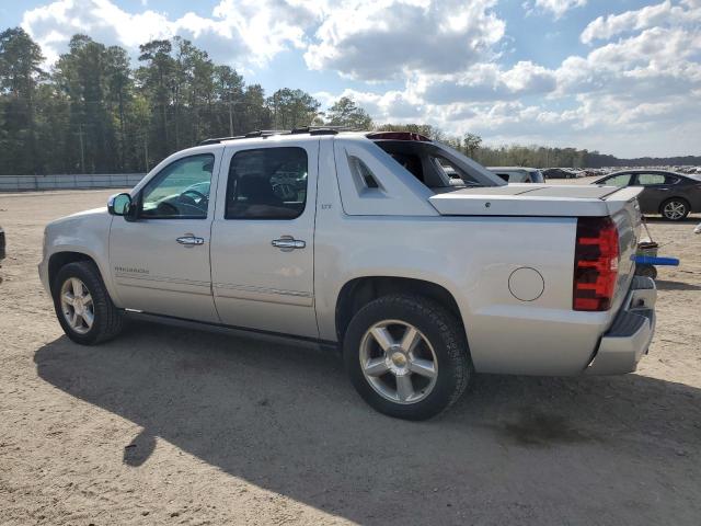 3GNTKGE36BG217688 - 2011 CHEVROLET AVALANCHE LTZ SILVER photo 2