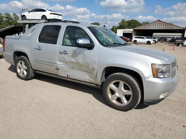 3GNTKGE36BG217688 - 2011 CHEVROLET AVALANCHE LTZ SILVER photo 4