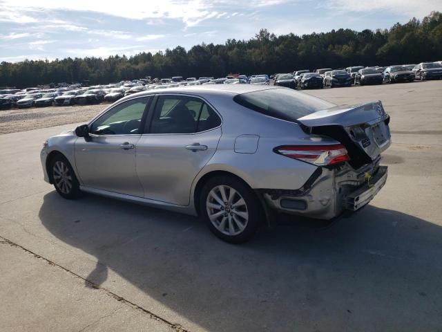 4T1B11HKXJU558526 - 2018 TOYOTA CAMRY L SILVER photo 2