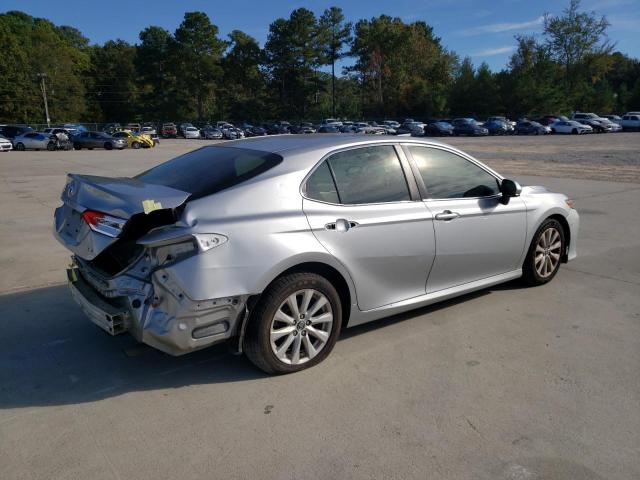 4T1B11HKXJU558526 - 2018 TOYOTA CAMRY L SILVER photo 3