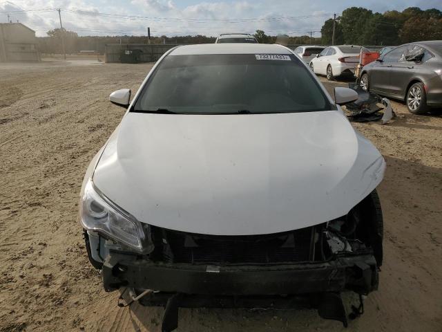 4T1BF1FKXHU352413 - 2017 TOYOTA CAMRY LE WHITE photo 5