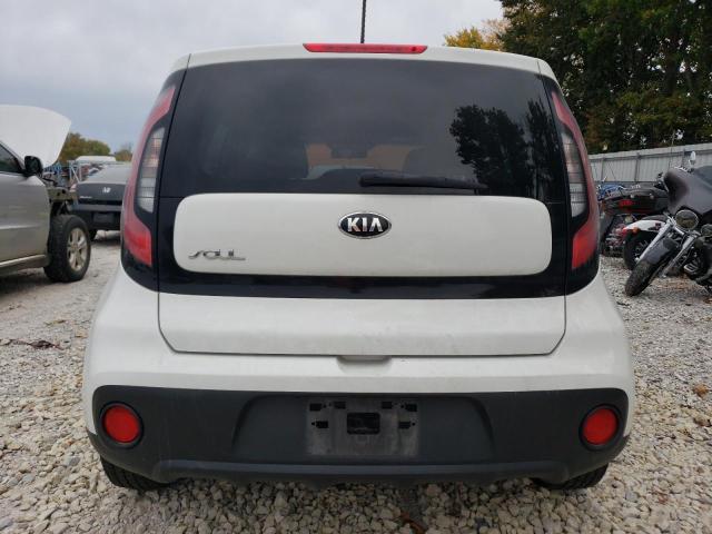 KNDJN2A24H7435494 - 2017 KIA SOUL WHITE photo 6