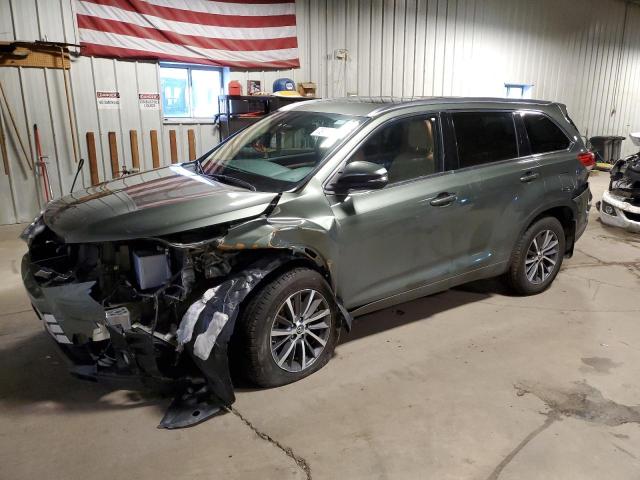 5TDJZRFH6JS821629 - 2018 TOYOTA HIGHLANDER SE GREEN photo 1