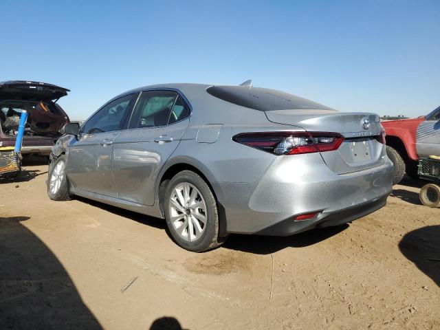 4T1C11BK1PU097822 - 2023 TOYOTA CAMRY LE SILVER photo 2