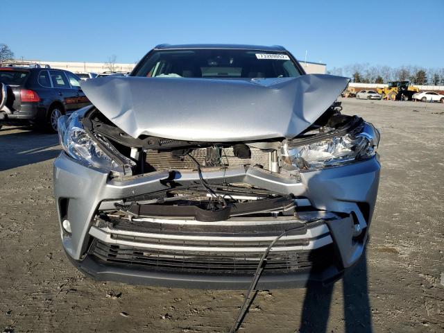 5TDJZRFH9KS589111 - 2019 TOYOTA HIGHLANDER SE SILVER photo 5