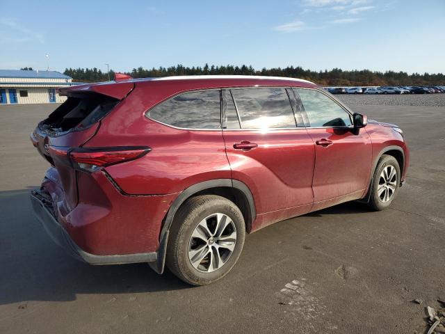 5TDGZRBH6NS579186 - 2022 TOYOTA HIGHLANDER XLE BURGUNDY photo 3