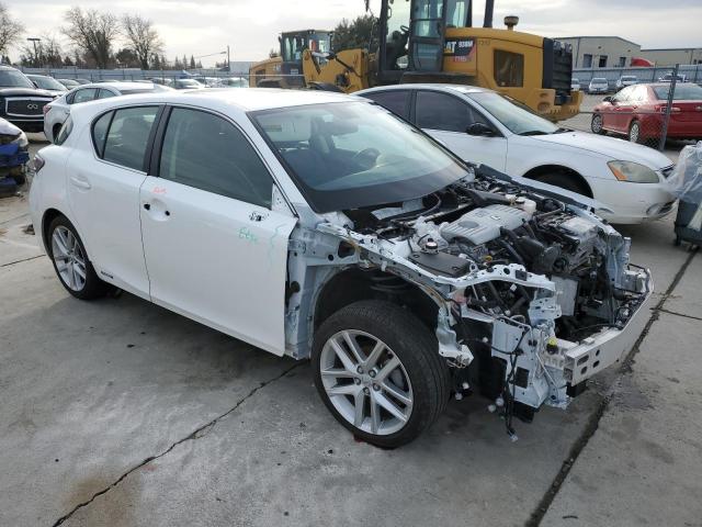 JTHKD5BH3H2301373 - 2017 LEXUS CT 200 WHITE photo 4