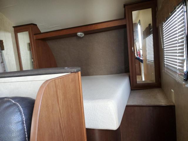 4X4TSMZ21G7408442 - 2016 SALM FOREST RIV WHITE photo 5