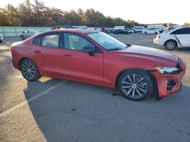 7JR102TZ0MG123239 - 2021 VOLVO S60 T5 MOMENTUM RED photo 4