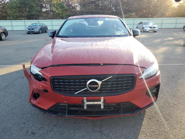 7JR102TZ0MG123239 - 2021 VOLVO S60 T5 MOMENTUM RED photo 5