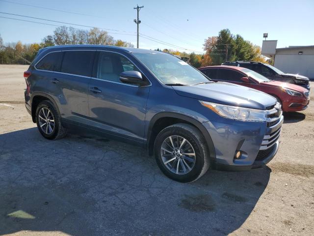 5TDJZRFH6JS872760 - 2018 TOYOTA HIGHLANDER SE BLUE photo 4