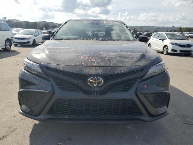 4T1G11AK5PU803130 - 2023 TOYOTA CAMRY SE NIGHT SHADE BLACK photo 5