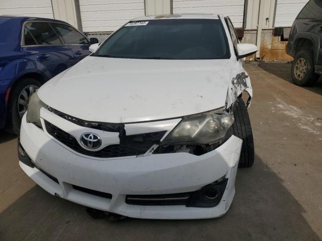 4T1BK1FK5DU021910 - 2013 TOYOTA CAMRY SE WHITE photo 5