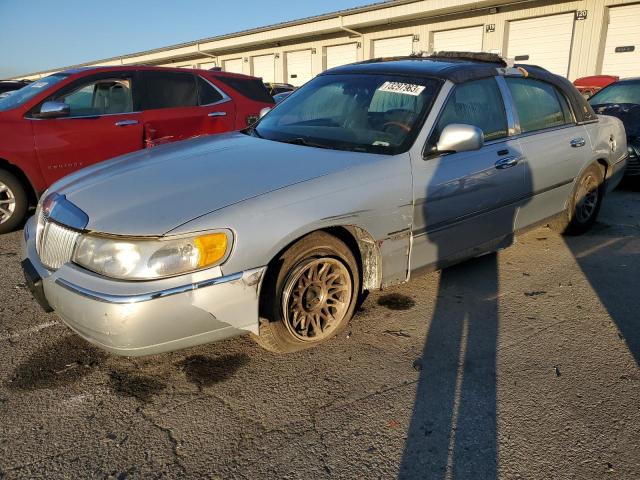 2002 LINCOLN TOWN CAR SIGNATURE, 