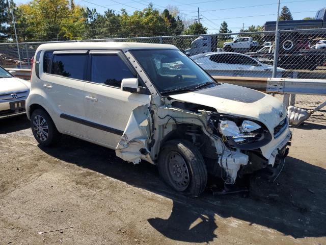 KNDJT2A51D7493864 - 2013 KIA SOUL CREAM photo 4