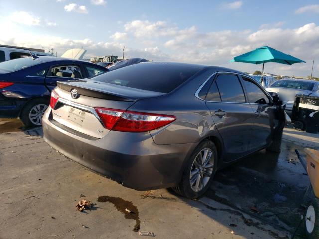 4T1BF1FK4GU207284 - 2016 TOYOTA CAMRY LE GRAY photo 3