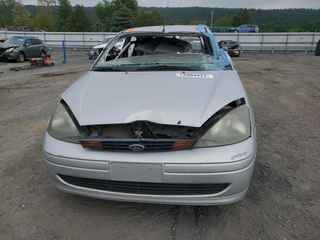 1FAFP34364W193372 - 2004 FORD FOCUS SE COMFORT SILVER photo 5