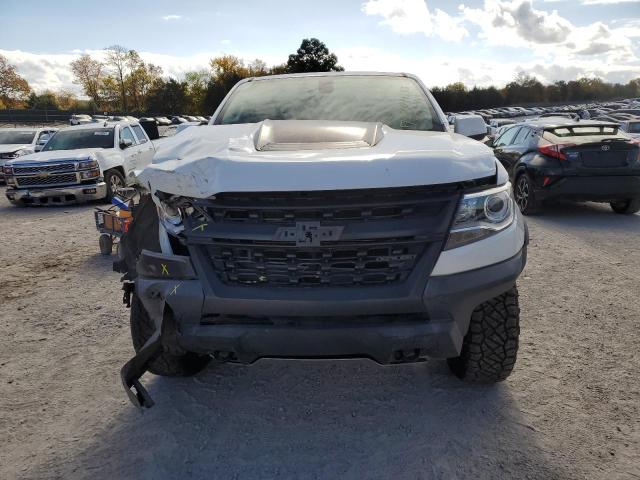 1GCGTEEN7J1242495 - 2018 CHEVROLET COLORADO ZR2 WHITE photo 5