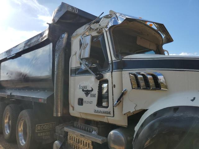 1M2AX04C9BM008948 - 2011 MACK 700 GU700 WHITE photo 9